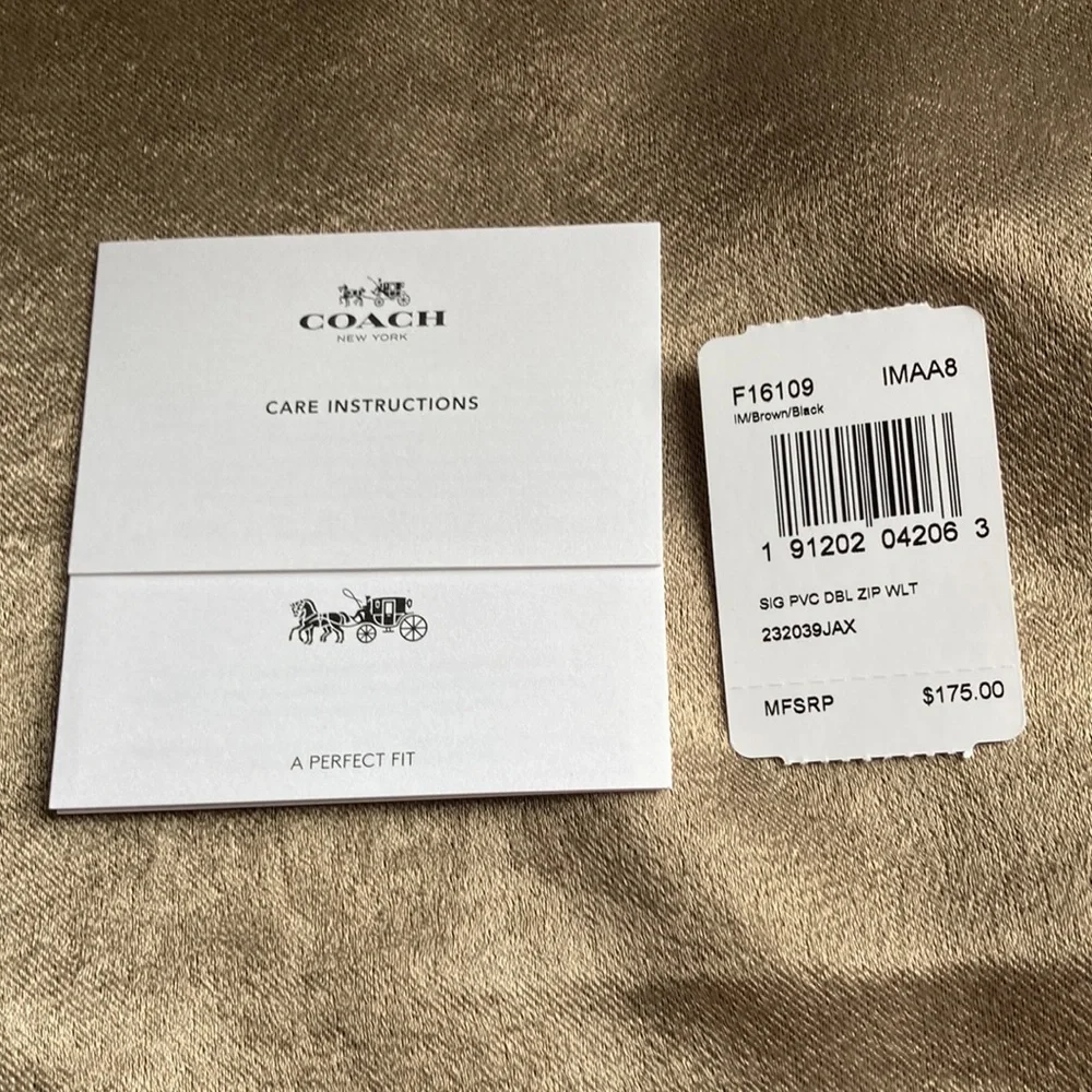 NWT Authentic Coach double zipper wristlet - Picture 8 of 8